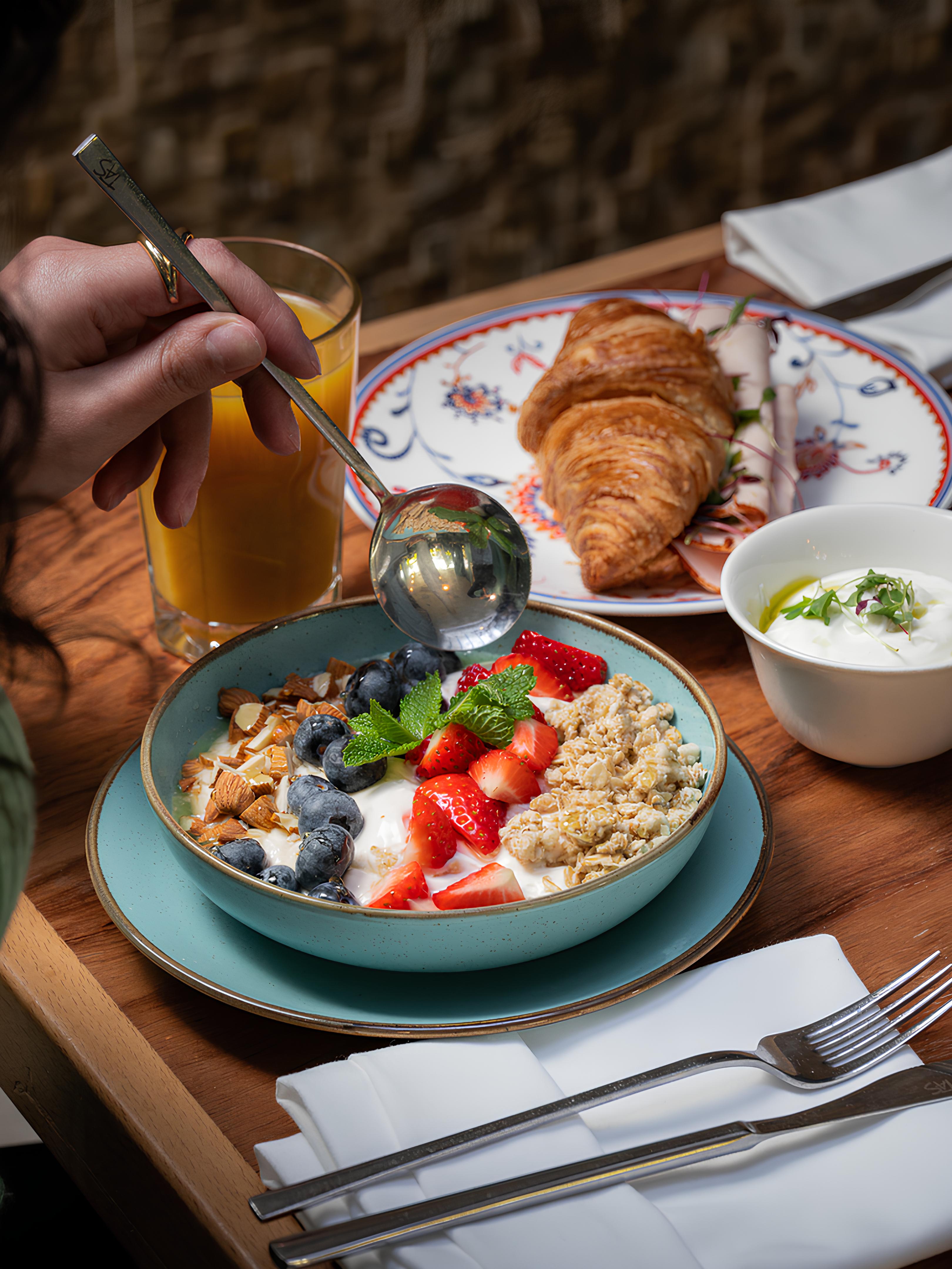 Bloomsbury Amora 67 2 (1)