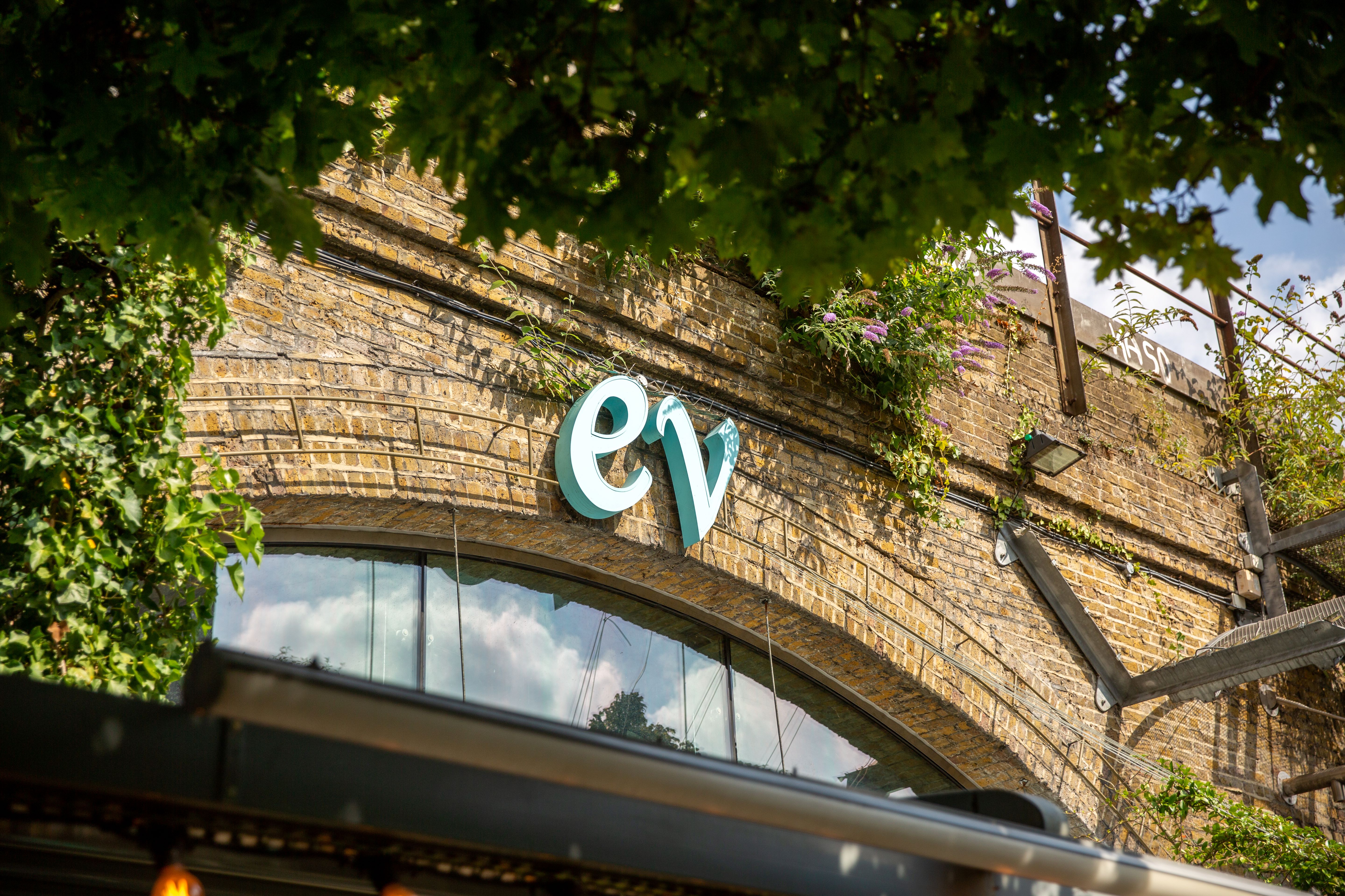 Ev Restaurant Exterior 7